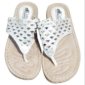 Cliffs White Mountain Cameo Thong Sandal Comfort Size 7 M White Sequin